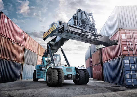 Reach stacker