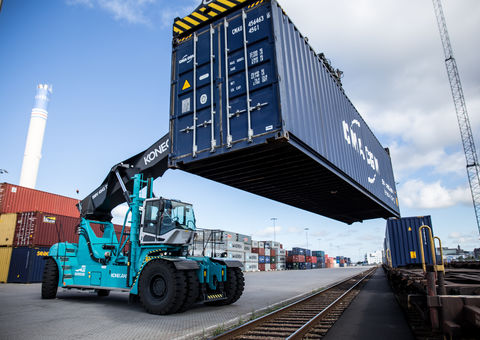 Reach stackers_ports industry_image