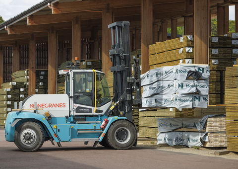 A person driving a Konecranes lifttruck.