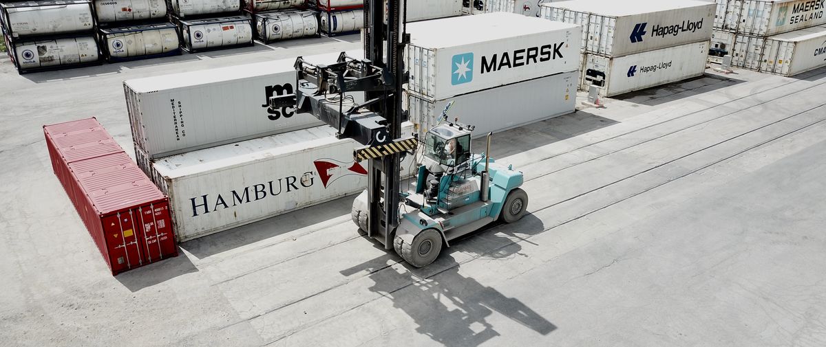 Laden container handler_image
