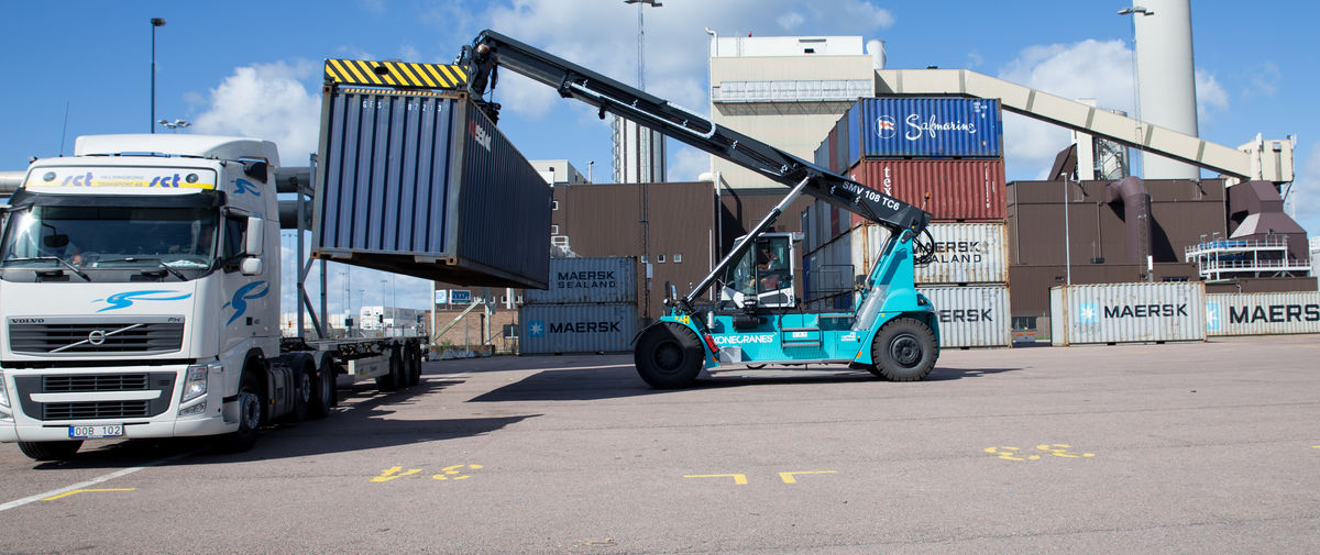 Reach stacker banner - container handling